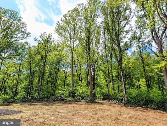 3964 HIDDEN VALLEY LN, Linden, VA 22642