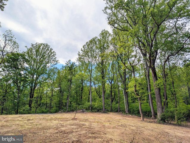 3964 HIDDEN VALLEY LN, Linden, VA 22642