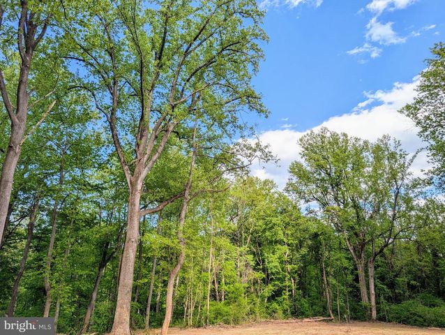 3964 HIDDEN VALLEY LN, Linden, VA 22642