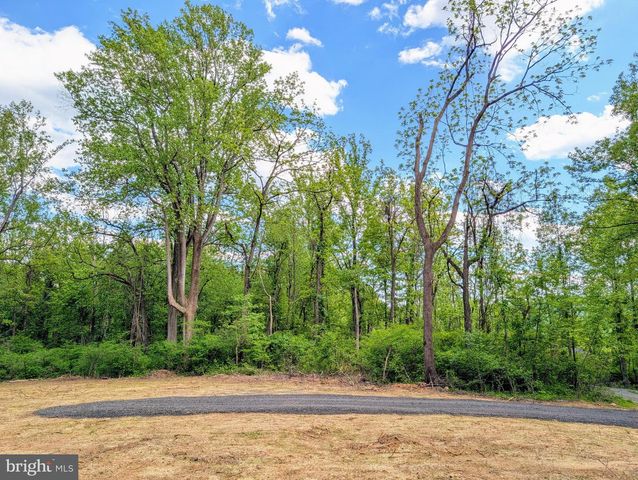 3964 HIDDEN VALLEY LN, Linden, VA 22642