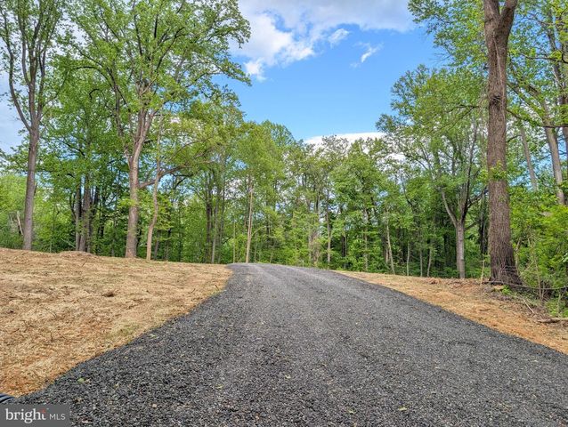 3964 HIDDEN VALLEY LN, Linden, VA 22642