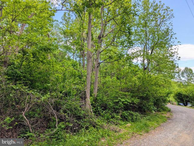 3964 HIDDEN VALLEY LN, Linden, VA 22642