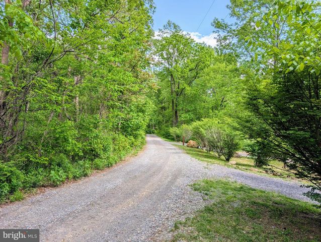 3964 HIDDEN VALLEY LN, Linden, VA 22642
