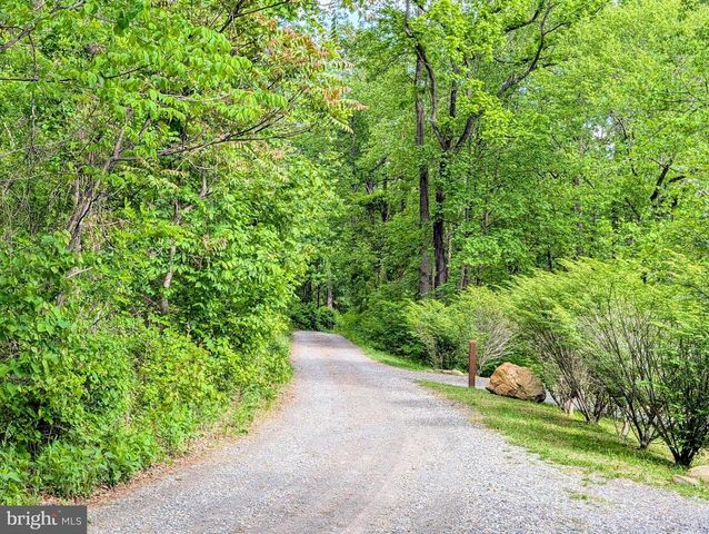 3964 HIDDEN VALLEY LN, Linden, VA 22642
