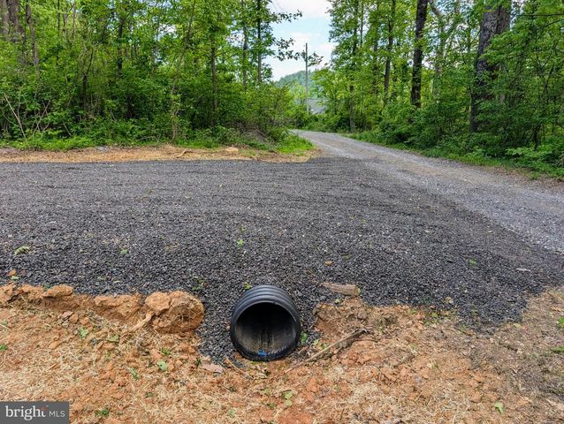 3964 HIDDEN VALLEY LN, Linden, VA 22642