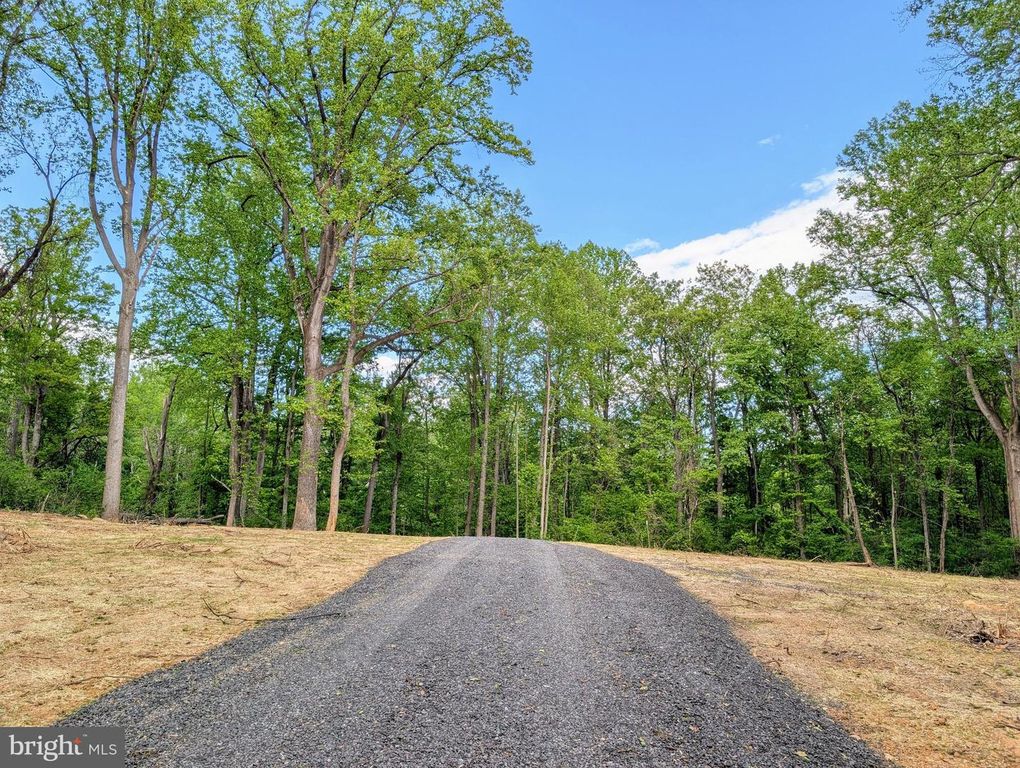 3964 HIDDEN VALLEY LN, Linden, VA 22642