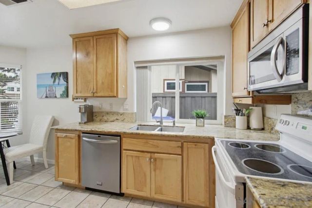 9525 High Park Ln, San Diego, CA 92129