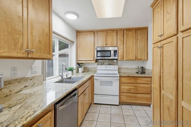 9525 High Park Ln, San Diego, CA 92129