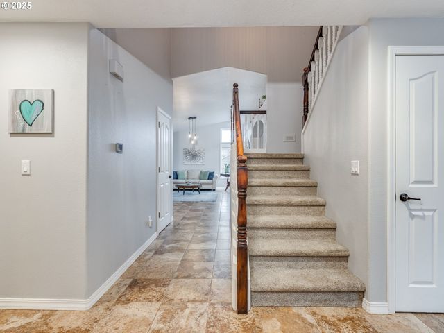 19585 GLENVIEW Ct, Oregon City, OR 97045