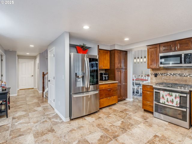 19585 GLENVIEW Ct, Oregon City, OR 97045