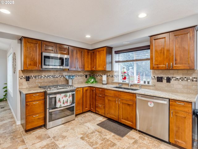 19585 GLENVIEW Ct, Oregon City, OR 97045