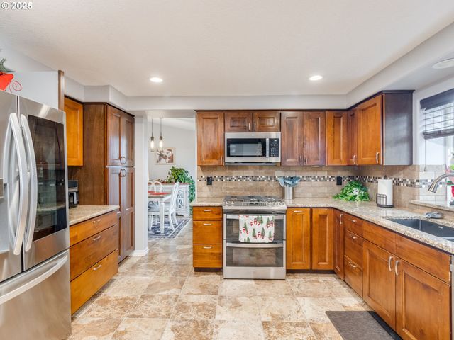 19585 GLENVIEW Ct, Oregon City, OR 97045