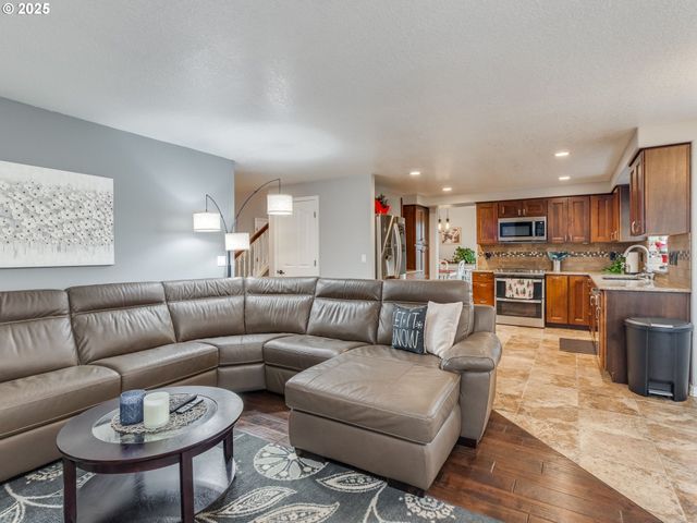 19585 GLENVIEW Ct, Oregon City, OR 97045