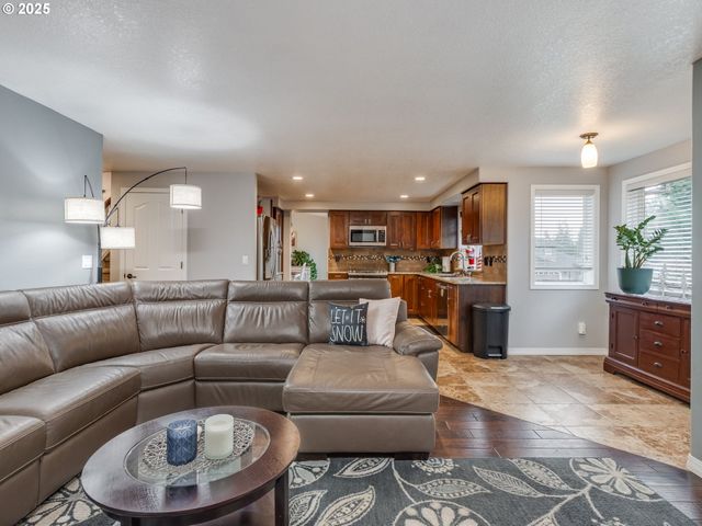 19585 GLENVIEW Ct, Oregon City, OR 97045