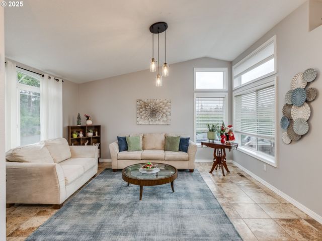 19585 GLENVIEW Ct, Oregon City, OR 97045