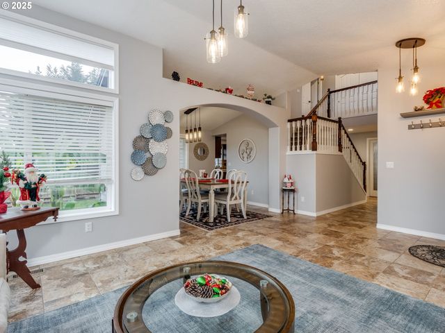 19585 GLENVIEW Ct, Oregon City, OR 97045