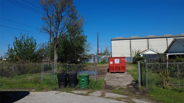 12801 Samuel Lane, Houston, TX 77015