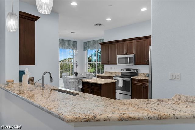 8065 Players Cove DR 202, Naples, FL 34113