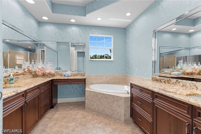 8065 Players Cove DR 202, Naples, FL 34113