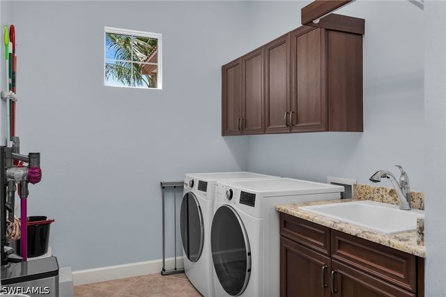 8065 Players Cove DR 202, Naples, FL 34113