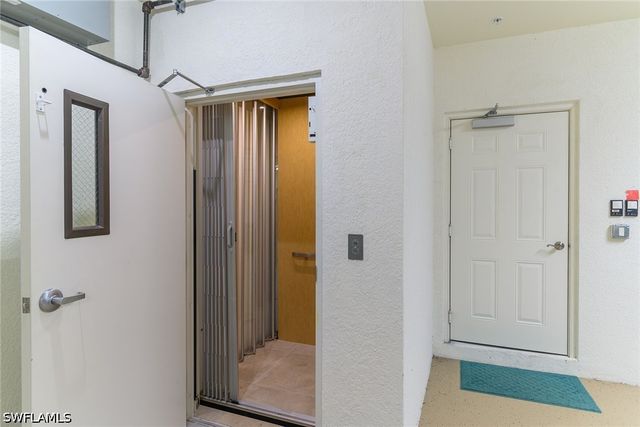 8065 Players Cove DR 202, Naples, FL 34113