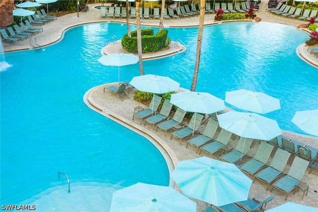 8065 Players Cove DR 202, Naples, FL 34113