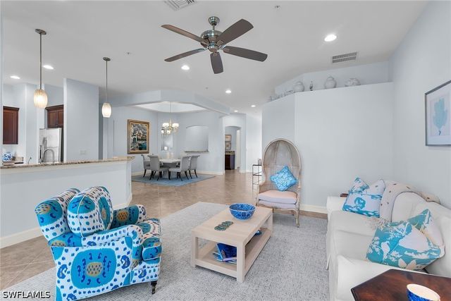 8065 Players Cove DR 202, Naples, FL 34113