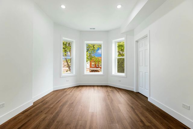 1421 E 69th Place, Chicago, IL 60637