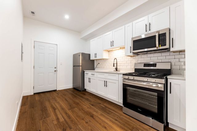 1421 E 69th Place, Chicago, IL 60637
