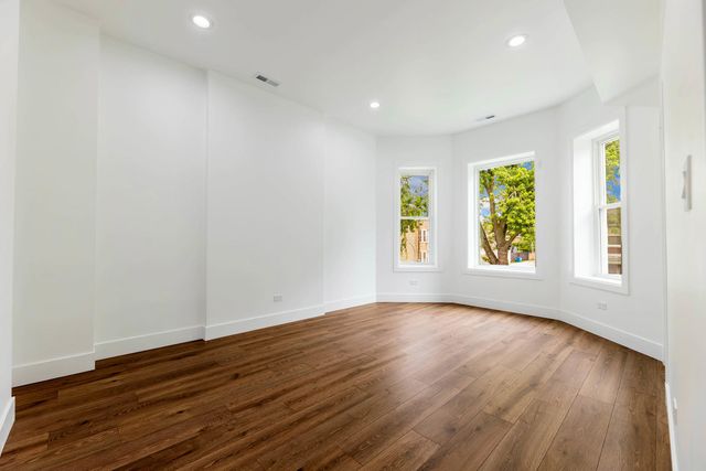 1421 E 69th Place, Chicago, IL 60637