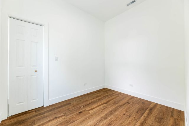 1421 E 69th Place, Chicago, IL 60637