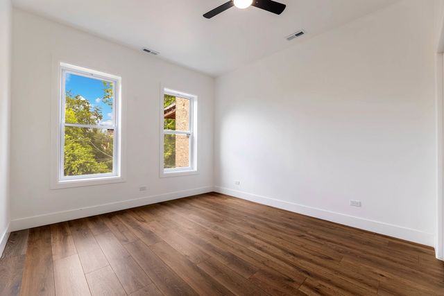 1421 E 69th Place, Chicago, IL 60637