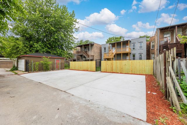 1421 E 69th Place, Chicago, IL 60637