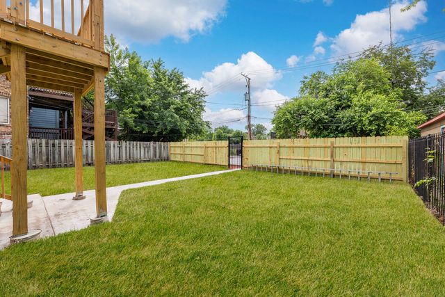 1421 E 69th Place, Chicago, IL 60637