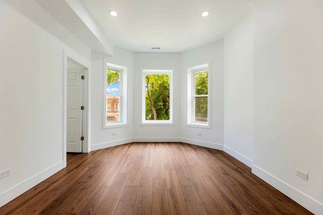 1421 E 69th Place, Chicago, IL 60637