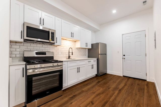 1421 E 69th Place, Chicago, IL 60637