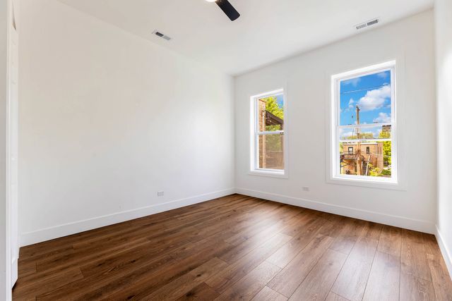 1421 E 69th Place, Chicago, IL 60637