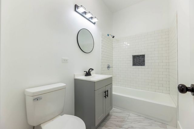1421 E 69th Place, Chicago, IL 60637