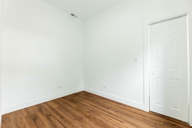 1421 E 69th Place, Chicago, IL 60637