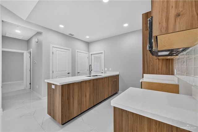 719 Coves Lane 3, Weslaco, TX 78599