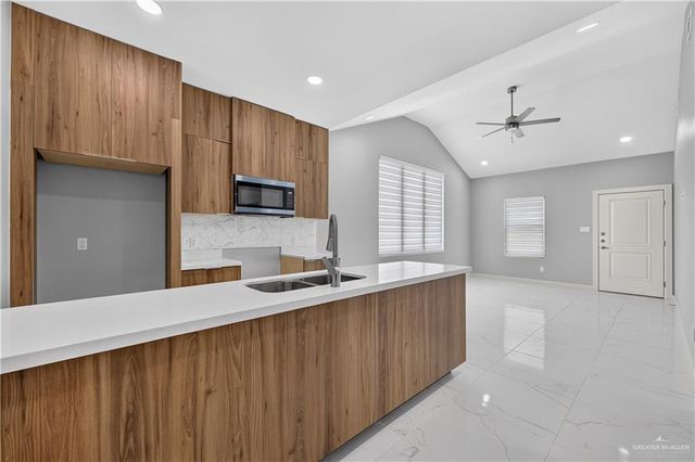 719 Coves Lane 3, Weslaco, TX 78599