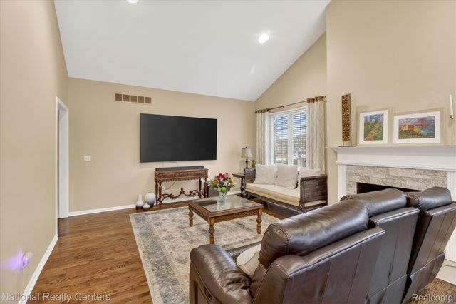 50145 Tottenham Court, Canton Charter Township, MI 48187