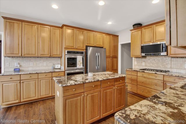 50145 Tottenham Court, Canton Charter Township, MI 48187