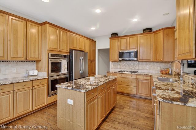 50145 Tottenham Court, Canton Charter Township, MI 48187