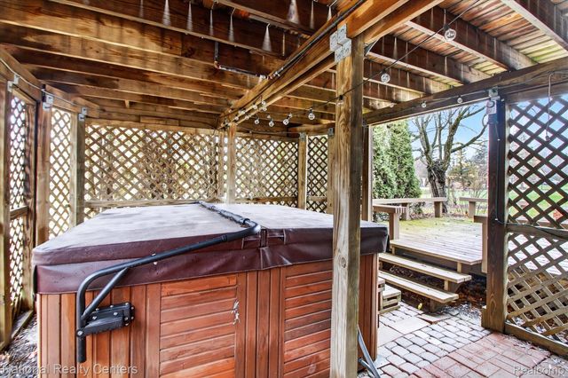 50145 Tottenham Court, Canton Charter Township, MI 48187