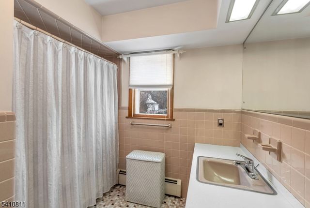 25 Madison Ave, Rochelle Park Twp., NJ 07662