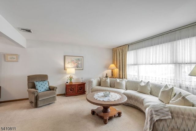 25 Madison Ave, Rochelle Park Twp., NJ 07662