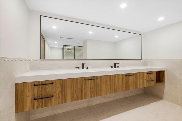 10155 Collins Ave 202, Bal Harbour, FL 33154