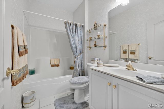 2178 Hawks Landing Drive E, Lake St Louis, MO 63367