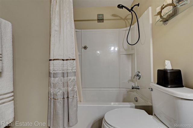 4316 Pebble Creek Boulevard, Burton, MI 48439